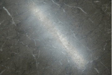 中古　美品!!　arflex(アルフレックス)　ERA(living table)　エラ　リビングテーブル　C.O.D.(シー・オー・ディー)デザイン　大理石の天板とスタイリッシュなシルエットが美しいテーブル　定価約31万円　(R-068242)