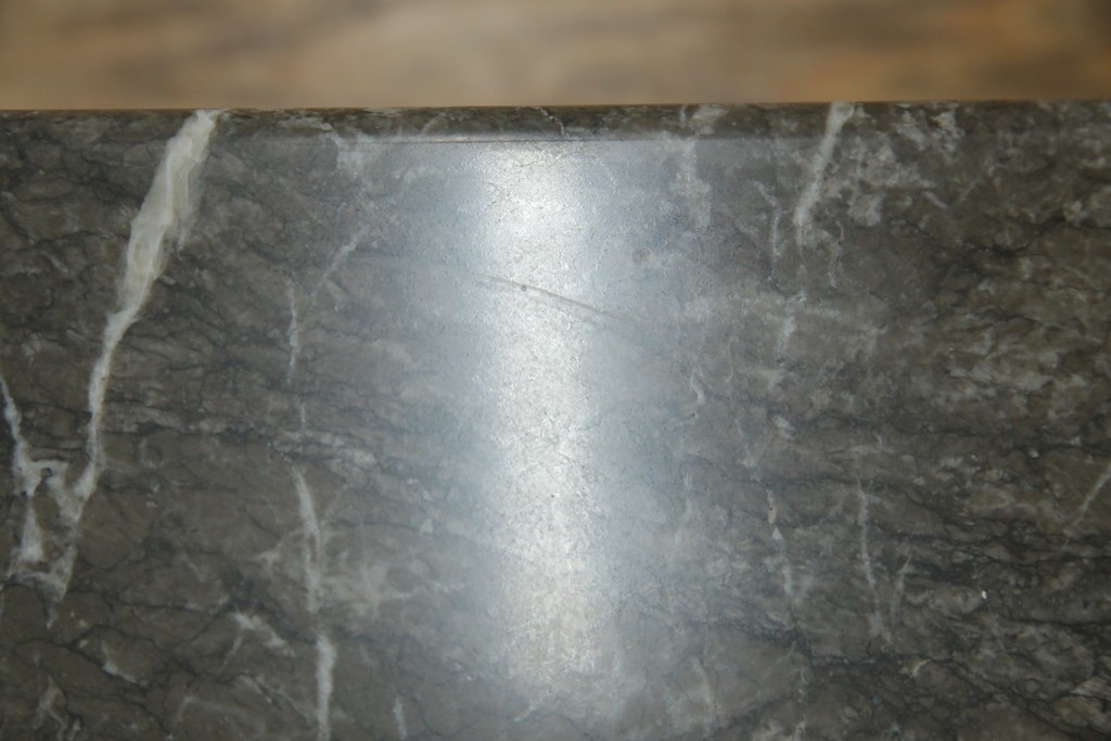 中古　美品!!　arflex(アルフレックス)　ERA(living table)　エラ　リビングテーブル　C.O.D.(シー・オー・ディー)デザイン　大理石の天板とスタイリッシュなシルエットが美しいテーブル　定価約31万円　(R-068242)