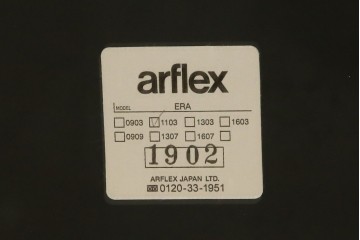 中古　美品!!　arflex(アルフレックス)　ERA(living table)　エラ　リビングテーブル　C.O.D.(シー・オー・ディー)デザイン　大理石の天板とスタイリッシュなシルエットが美しいテーブル　定価約31万円　(R-068242)