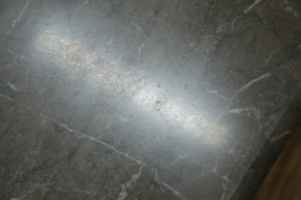 中古　美品!!　arflex(アルフレックス)　ERA(living table)　エラ　リビングテーブル　C.O.D.(シー・オー・ディー)デザイン　大理石の天板とスタイリッシュなシルエットが美しいテーブル　定価約31万円　(R-068242)