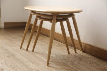 中古　美品!!　MARGARET HOWELL(マーガレットハウエル)×ERCOL(アーコール)　温かみのある木肌と曲線が特徴的なぺブルネストテーブル(トリオ、サイドテーブル、カフェテーブル、コーヒーテーブル、ローテーブル、北欧)(R-068249)