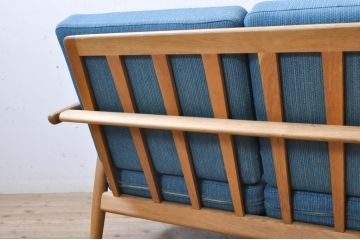 北欧家具　デンマークビンテージ　Hans J Wegner(ハンス・J・ウェグナー)　GETAMA(ゲタマ)　GE240　洗練された佇まいが目を引く3人掛けソファ(3P、三人掛け、アームソファ、トリプルソファ、3シーター、北欧、ヴィンテージ)(R-068268)