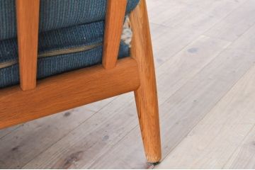 北欧家具　デンマークビンテージ　Hans J Wegner(ハンス・J・ウェグナー)　GETAMA(ゲタマ)　GE240　洗練された佇まいが目を引く3人掛けソファ(3P、三人掛け、アームソファ、トリプルソファ、3シーター、北欧、ヴィンテージ)(R-068268)