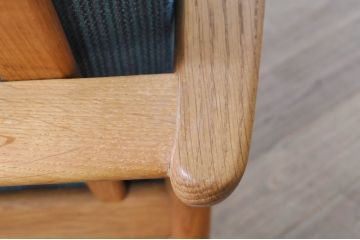 北欧家具　デンマークビンテージ　Hans J Wegner(ハンス・J・ウェグナー)　GETAMA(ゲタマ)　GE240　洗練された佇まいが目を引く3人掛けソファ(3P、三人掛け、アームソファ、トリプルソファ、3シーター、北欧、ヴィンテージ)(R-068268)