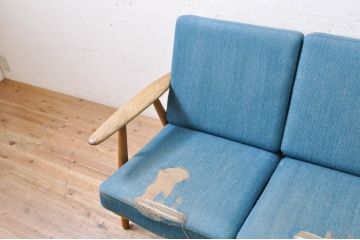 北欧家具　デンマークビンテージ　Hans J Wegner(ハンス・J・ウェグナー)　GETAMA(ゲタマ)　GE240　洗練された佇まいが目を引く3人掛けソファ(3P、三人掛け、アームソファ、トリプルソファ、3シーター、北欧、ヴィンテージ)(R-068268)