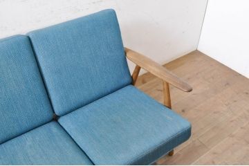 北欧家具　デンマークビンテージ　Hans J Wegner(ハンス・J・ウェグナー)　GETAMA(ゲタマ)　GE240　洗練された佇まいが目を引く3人掛けソファ(3P、三人掛け、アームソファ、トリプルソファ、3シーター、北欧、ヴィンテージ)(R-068268)