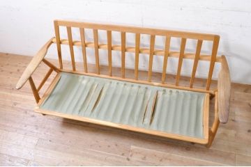 北欧家具　デンマークビンテージ　Hans J Wegner(ハンス・J・ウェグナー)　GETAMA(ゲタマ)　GE240　洗練された佇まいが目を引く3人掛けソファ(3P、三人掛け、アームソファ、トリプルソファ、3シーター、北欧、ヴィンテージ)(R-068268)