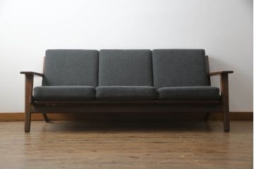 北欧家具　デンマークビンテージ　GETAMA(ゲタマ)　Hans J Wegner(ハンス・J・ウェグナー)　GE290　くつろぎの空間を演出するアーム付き3人掛けソファ(3P、三人掛け、アームソファ、トリプルソファ、3シーター、北欧、ヴィンテージ)(R-068269)