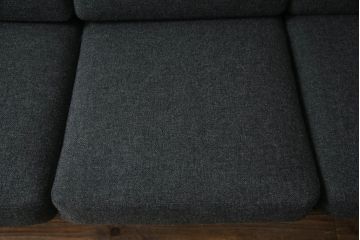 北欧家具　デンマークビンテージ　GETAMA(ゲタマ)　Hans J Wegner(ハンス・J・ウェグナー)　GE290　くつろぎの空間を演出するアーム付き3人掛けソファ(3P、三人掛け、アームソファ、トリプルソファ、3シーター、北欧、ヴィンテージ)(R-068269)
