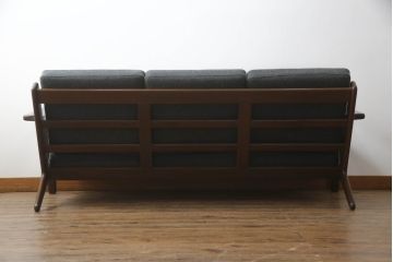 北欧家具　デンマークビンテージ　GETAMA(ゲタマ)　Hans J Wegner(ハンス・J・ウェグナー)　GE290　くつろぎの空間を演出するアーム付き3人掛けソファ(3P、三人掛け、アームソファ、トリプルソファ、3シーター、北欧、ヴィンテージ)(R-068269)