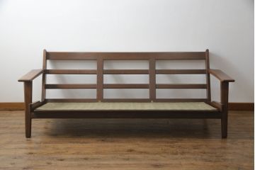 北欧家具　デンマークビンテージ　GETAMA(ゲタマ)　Hans J Wegner(ハンス・J・ウェグナー)　GE290　くつろぎの空間を演出するアーム付き3人掛けソファ(3P、三人掛け、アームソファ、トリプルソファ、3シーター、北欧、ヴィンテージ)(R-068269)
