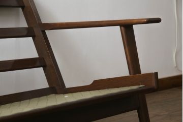 北欧家具　デンマークビンテージ　GETAMA(ゲタマ)　Hans J Wegner(ハンス・J・ウェグナー)　GE290　くつろぎの空間を演出するアーム付き3人掛けソファ(3P、三人掛け、アームソファ、トリプルソファ、3シーター、北欧、ヴィンテージ)(R-068269)