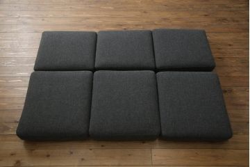 北欧家具　デンマークビンテージ　GETAMA(ゲタマ)　Hans J Wegner(ハンス・J・ウェグナー)　GE290　くつろぎの空間を演出するアーム付き3人掛けソファ(3P、三人掛け、アームソファ、トリプルソファ、3シーター、北欧、ヴィンテージ)(R-068269)
