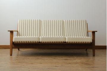 北欧ビンテージ　デンマークビンテージ　Hans J Wegner(ハンス・J・ウェグナー)　GETAMA(ゲタマ)　GE290　洗練された佇まいが目を引く3人掛けソファ(3P、三人掛け、アームソファ、トリプルソファ、3シーター、北欧、ヴィンテージ)(R-068271)