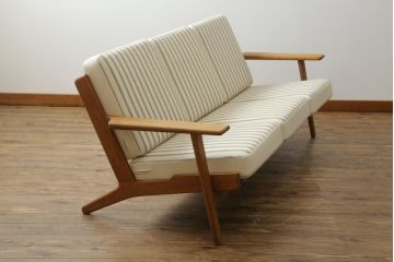 北欧ビンテージ　デンマークビンテージ　Hans J Wegner(ハンス・J・ウェグナー)　GETAMA(ゲタマ)　GE290　洗練された佇まいが目を引く3人掛けソファ(3P、三人掛け、アームソファ、トリプルソファ、3シーター、北欧、ヴィンテージ)(R-068271)