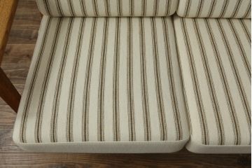 北欧ビンテージ　デンマークビンテージ　Hans J Wegner(ハンス・J・ウェグナー)　GETAMA(ゲタマ)　GE290　洗練された佇まいが目を引く3人掛けソファ(3P、三人掛け、アームソファ、トリプルソファ、3シーター、北欧、ヴィンテージ)(R-068271)