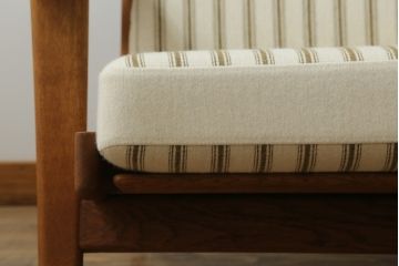 北欧ビンテージ　デンマークビンテージ　Hans J Wegner(ハンス・J・ウェグナー)　GETAMA(ゲタマ)　GE290　洗練された佇まいが目を引く3人掛けソファ(3P、三人掛け、アームソファ、トリプルソファ、3シーター、北欧、ヴィンテージ)(R-068271)