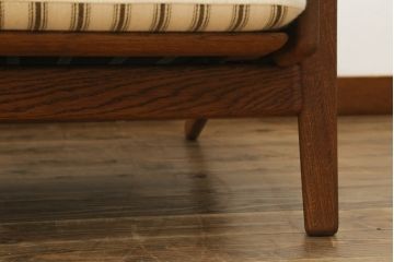北欧ビンテージ　デンマークビンテージ　Hans J Wegner(ハンス・J・ウェグナー)　GETAMA(ゲタマ)　GE290　洗練された佇まいが目を引く3人掛けソファ(3P、三人掛け、アームソファ、トリプルソファ、3シーター、北欧、ヴィンテージ)(R-068271)