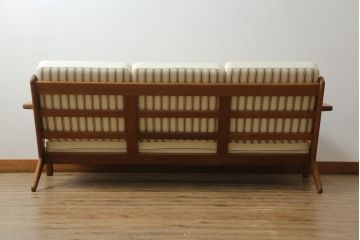 北欧ビンテージ　デンマークビンテージ　Hans J Wegner(ハンス・J・ウェグナー)　GETAMA(ゲタマ)　GE290　洗練された佇まいが目を引く3人掛けソファ(3P、三人掛け、アームソファ、トリプルソファ、3シーター、北欧、ヴィンテージ)(R-068271)