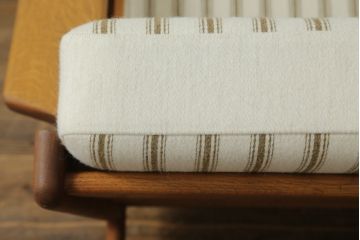 北欧ビンテージ　デンマークビンテージ　Hans J Wegner(ハンス・J・ウェグナー)　GETAMA(ゲタマ)　GE290　洗練された佇まいが目を引く3人掛けソファ(3P、三人掛け、アームソファ、トリプルソファ、3シーター、北欧、ヴィンテージ)(R-068271)