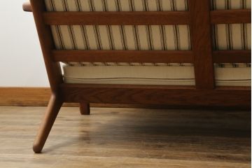 北欧ビンテージ　デンマークビンテージ　Hans J Wegner(ハンス・J・ウェグナー)　GETAMA(ゲタマ)　GE290　洗練された佇まいが目を引く3人掛けソファ(3P、三人掛け、アームソファ、トリプルソファ、3シーター、北欧、ヴィンテージ)(R-068271)