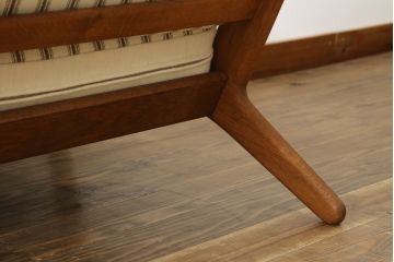 北欧ビンテージ　デンマークビンテージ　Hans J Wegner(ハンス・J・ウェグナー)　GETAMA(ゲタマ)　GE290　洗練された佇まいが目を引く3人掛けソファ(3P、三人掛け、アームソファ、トリプルソファ、3シーター、北欧、ヴィンテージ)(R-068271)