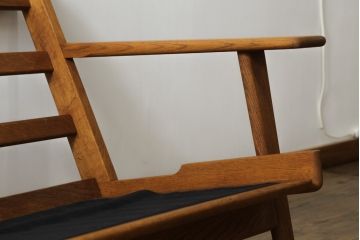 北欧ビンテージ　デンマークビンテージ　Hans J Wegner(ハンス・J・ウェグナー)　GETAMA(ゲタマ)　GE290　洗練された佇まいが目を引く3人掛けソファ(3P、三人掛け、アームソファ、トリプルソファ、3シーター、北欧、ヴィンテージ)(R-068271)