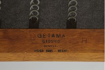 北欧ビンテージ　デンマークビンテージ　Hans J Wegner(ハンス・J・ウェグナー)　GETAMA(ゲタマ)　GE290　洗練された佇まいが目を引く3人掛けソファ(3P、三人掛け、アームソファ、トリプルソファ、3シーター、北欧、ヴィンテージ)(R-068271)