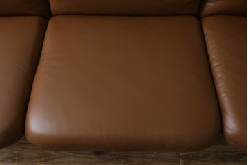 北欧ビンテージ　オーク材　本革　落ち着いた色味と味わいあるレザーが魅力の3人掛けソファ(三人掛けソファ、3P、アームソファ、ヴィンテージ)(R-068272)