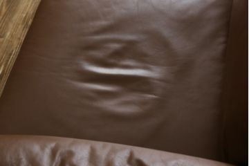 北欧ビンテージ　オーク材　本革　落ち着いた色味と味わいあるレザーが魅力の3人掛けソファ(三人掛けソファ、3P、アームソファ、ヴィンテージ)(R-068272)