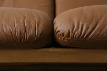 北欧ビンテージ　オーク材　本革　落ち着いた色味と味わいあるレザーが魅力の3人掛けソファ(三人掛けソファ、3P、アームソファ、ヴィンテージ)(R-068272)