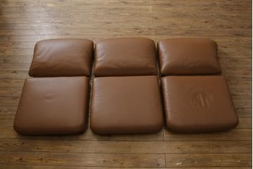 北欧ビンテージ　オーク材　本革　落ち着いた色味と味わいあるレザーが魅力の3人掛けソファ(三人掛けソファ、3P、アームソファ、ヴィンテージ)(R-068272)
