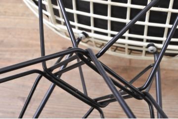 アメリカビンテージ　Hermanmiller(ハーマンミラー社)　チャールズ&レイ・イームズ(Charles & Ray Eames)　DKR　エッフェルベース　ビキニパッド付ワイヤーチェア(サイドチェア、ダイニングチェア、椅子、イス、ヴィンテージ)(R-068273)