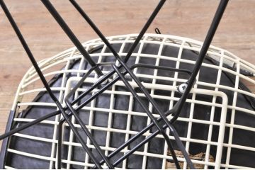 アメリカビンテージ　Hermanmiller(ハーマンミラー社)　チャールズ&レイ・イームズ(Charles & Ray Eames)　DKR　エッフェルベース　ビキニパッド付ワイヤーチェア(サイドチェア、ダイニングチェア、椅子、イス、ヴィンテージ)(R-068273)