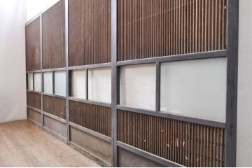 アンティーク建具　上手物!!和モダンなお部屋作りにおすすめな丸く面取りされた縦桟の格子戸4枚セット(引き戸、ガラス帯戸)(R-068275)