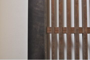 アンティーク建具　上手物!!和モダンなお部屋作りにおすすめな丸く面取りされた縦桟の格子戸4枚セット(引き戸、ガラス帯戸)(R-068275)