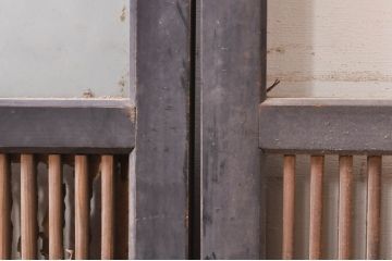 アンティーク建具　上手物!!和モダンなお部屋作りにおすすめな丸く面取りされた縦桟の格子戸4枚セット(引き戸、ガラス帯戸)(R-068275)