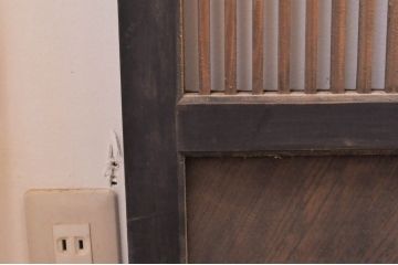 アンティーク建具　上手物!!和モダンなお部屋作りにおすすめな丸く面取りされた縦桟の格子戸4枚セット(引き戸、ガラス帯戸)(R-068275)