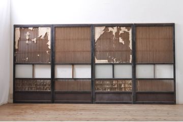 アンティーク建具　上手物!!和モダンなお部屋作りにおすすめな丸く面取りされた縦桟の格子戸4枚セット(引き戸、ガラス帯戸)(R-068275)