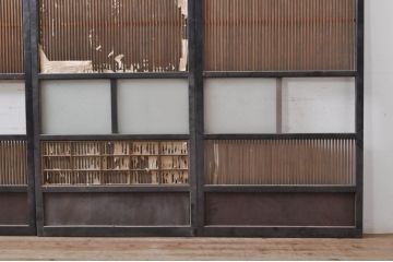 アンティーク建具　上手物!!和モダンなお部屋作りにおすすめな丸く面取りされた縦桟の格子戸4枚セット(引き戸、ガラス帯戸)(R-068275)