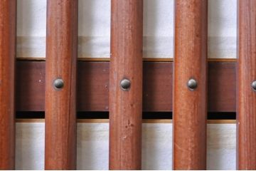 アンティーク建具　上手物!! 高級品 腰板欅(ケヤキ)材 丸面取り縦格子の幅狭格子戸4枚セット(引き戸)(R-068280)