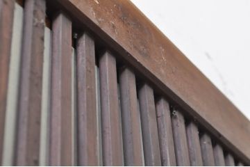 アンティーク建具　どこか懐かしい雰囲気の裏障子付き幅狭格子戸1枚(引き戸、障子戸、ガラス帯戸)(R-068283)
