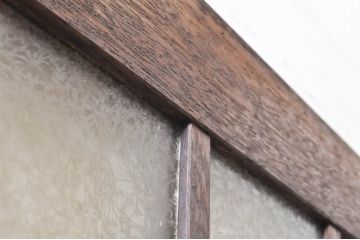 アンティーク建具　どこか懐かしい雰囲気を醸し出す升目(マス目)格子ガラス戸2枚セット(きつね格子、狐格子、引き戸、格子戸)(R-068287)