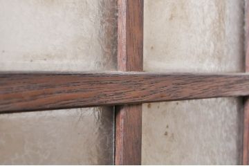 アンティーク建具　どこか懐かしい雰囲気を醸し出す升目(マス目)格子ガラス戸2枚セット(きつね格子、狐格子、引き戸、格子戸)(R-068287)