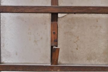アンティーク建具　どこか懐かしい雰囲気を醸し出す升目(マス目)格子ガラス戸2枚セット(きつね格子、狐格子、引き戸、格子戸)(R-068287)