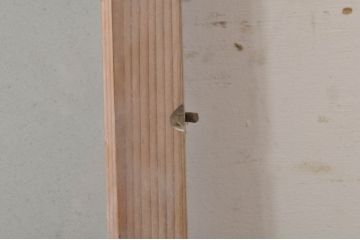 アンティーク建具　どこか懐かしい雰囲気を醸し出す素朴なガラス窓1枚(木製扉)(R-068297)
