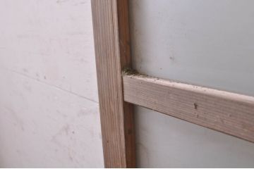 アンティーク建具　どこか懐かしい雰囲気を醸し出す素朴なガラス窓1枚(木製扉)(R-068297)