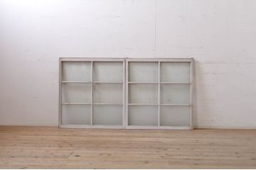 アンティーク建具　ペイント仕上げ限定　インテリアに取り入れやすいシンプルなデザインのペイントガラス窓2枚セット(引き戸、ガラス戸)(R-068299)