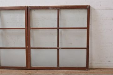 アンティーク建具　ペイント仕上げ限定　インテリアに取り入れやすいシンプルなデザインのペイントガラス窓2枚セット(引き戸、ガラス戸)(R-068299)