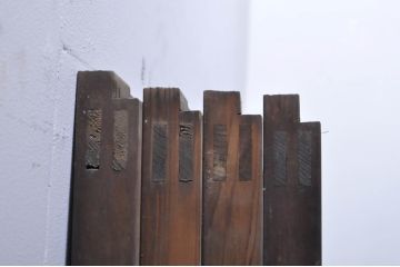 アンティーク建具　杉材　落ち着いた和の空間を演出する板戸窓4枚セット(引き戸)(R-068300)